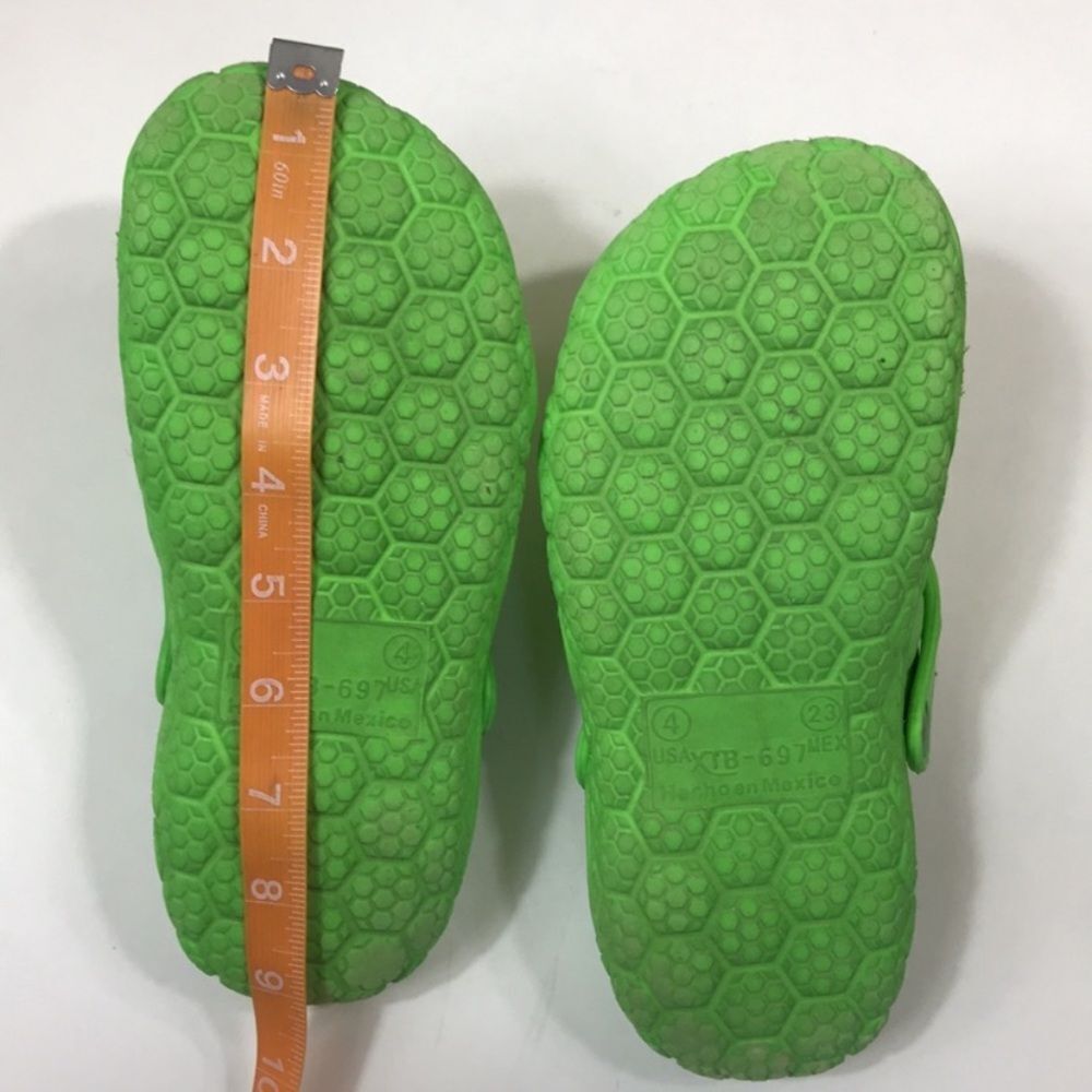 10/$50 Green Kids Clogs Size 4 - Picture 5 of 7